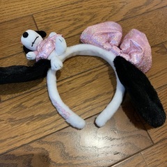 スヌーピーとくまぬいぐるみとカチューシャの画像