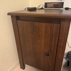 Ikea brusari ベッドサイドテーブルの画像