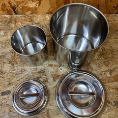 a(6818) 業務用 ステンレスポット 丸型 キッチンポット 調味料 調理器具 18cm 12cm ２個セット 蓋付き 目盛り無しの画像