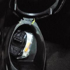 スクーターシート下の照明