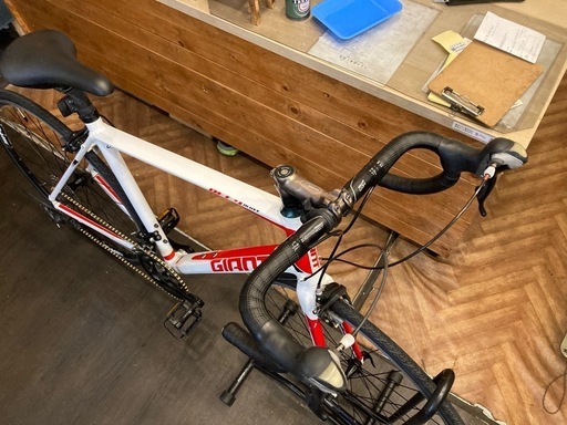 【GIANT DEFY ALUXX前後タイヤ・チューブ新品！】カーボンフォーク　アルミフレーム　2×9速　700×25c ロードバイク　ホワイト×レッド