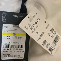 アンダーアーマーパーカー未使用タグ付き　取引中
の画像