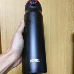 THERMOSの魔法瓶（水筒）