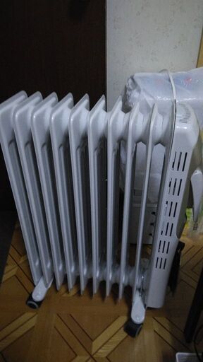 オイルヒーター新品です。特別価格3000円に値下げします。行ける範囲でしたら近くで待ち合わせします。。要相談です。