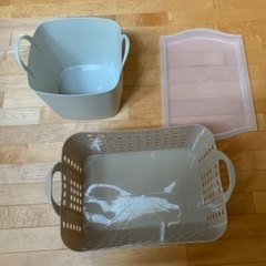 お盆と籠2つ
