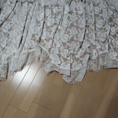 出窓用　デザインレースカーテン　フリル　花柄