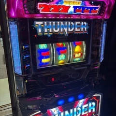 パチスロ 実機 サンダーVリボルト コイン不要機 ドアキー 設定キー付きの画像