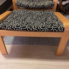 IKEA ポエング　オットマン付きの画像