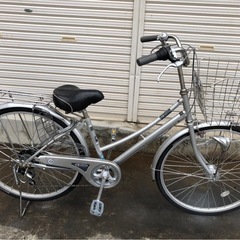 544  自転車ママチャリ26インチ　オートライト　シマノ式外装6段変速シルバーボディー