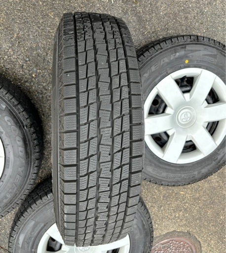 スタッドレス　195 80R 15グッドイヤーアイスナビ