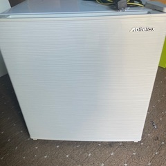 小型の冷蔵庫です。十分使えますが、買い替えた為不要になりました。