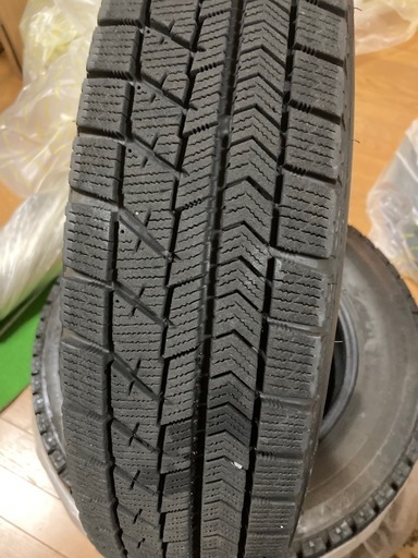 引渡し決定ｽﾀｯﾄﾞﾚｽﾀｲﾔ145/80R13