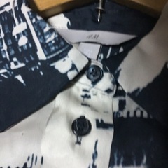 Ｈ&M/絵柄シャツブラウスの画像