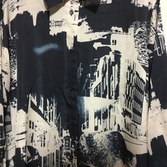 Ｈ&M/絵柄シャツブラウスの画像