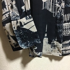 Ｈ&M/絵柄シャツブラウスの画像