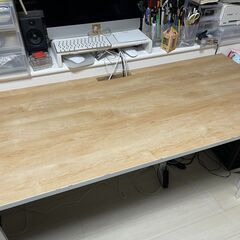 大きいデスク無料でお譲りします。　原価8万円　幅150cm ×奥...