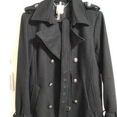 GOSTAR DE FUGA
ショートトレンチコート