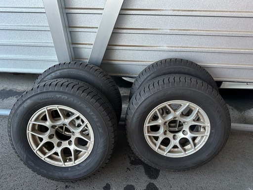 引取り限定！★100系ハイエース等に★バリ山2020年製スタッドレス＆アルミホイールセット