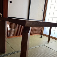 ダイニングテーブルの画像