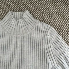ユニクロ　水色　セーターの画像