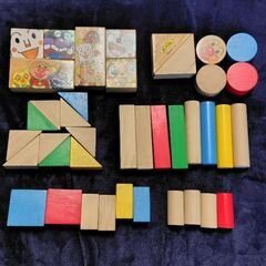 【値下げしました】アンパンマン筒入りつみ木の画像