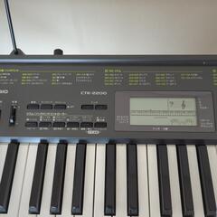 カシオ　キーボード　スタンド付きの画像