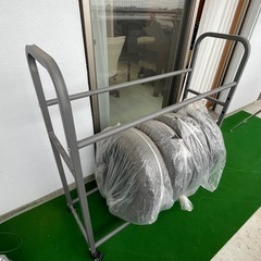 2段積み可能のタイヤラック(スチール)