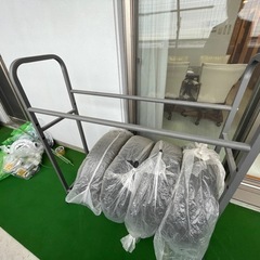 2段積み可能のタイヤラック(スチール)の画像