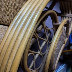 無料 東京発　手渡し希望　中古　籐のソファー　背もたれ3段の画像