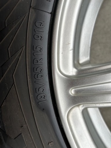 スタッドレスタイヤ　195/65R15 セレナ、ノアなどに！