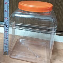 透明容器　ふた付きの画像