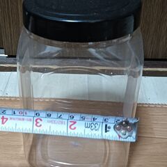 透明容器　ふた付きの画像