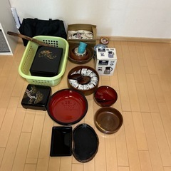 ハンガーラック、ハンガー、食器等の画像