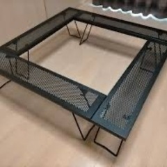 キャンプの焚き火テーブル