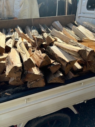 1台販売可能。栗の木薪軽トラ2台分で10000円