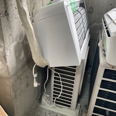 【ジモティー割】6~8畳/ TOSHIBA 2022年製/エアコン RAS-J221RBKの画像