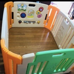 ベビーサークル◎知育玩具付き◎ オレンジ・緑・白の画像