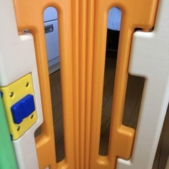 ベビーサークル◎知育玩具付き◎ オレンジ・緑・白の画像