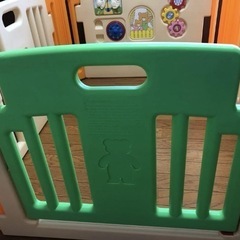 ベビーサークル◎知育玩具付き◎ オレンジ・緑・白の画像