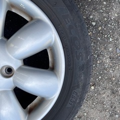 アルミとタイヤの画像