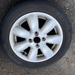 アルミとタイヤの画像