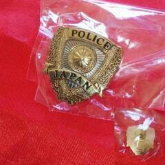 署長章　金メッキ　レプリカ　徽章・胸章　小袋未開封品　追加◆警部補◆警部◆張り付けバッチ【映画撮影用小道具】いきなげお値下げN.Gの画像