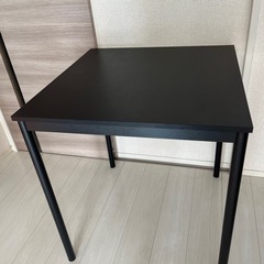 【目立った傷なし】ダイニングテーブル✖️椅子2脚の画像