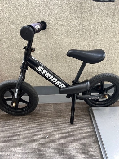 ストライダー　予備サドル付き　