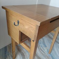 天板が開くテーブルの画像