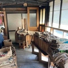 大量のコーヒー麻袋
