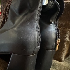 新品　未使用　革靴　ショートブーツ　23cm 運動靴22.5cmの画像