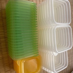  小分けタッパー　(蓋付き)