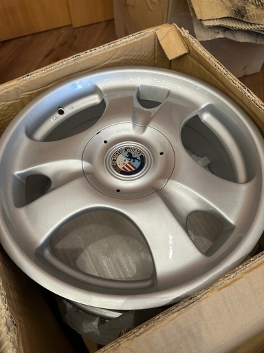 16インチ、5穴　タイヤホイール新品
4本セット　TOYOTA、日産等