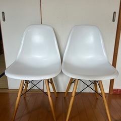 イームスチェア　椅子の画像